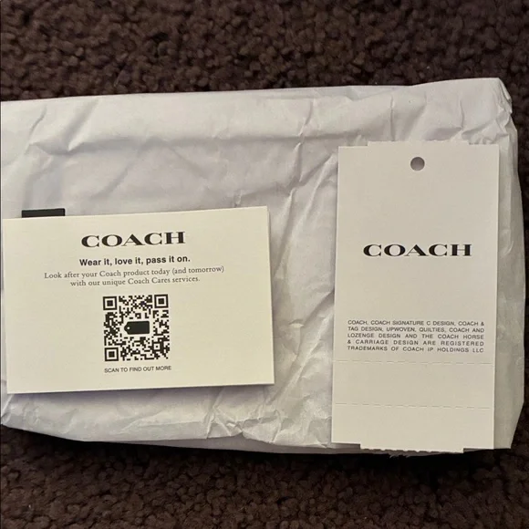 Coach Cream Leather Zip Wristlet with Snail Design - Picture 3 of 3